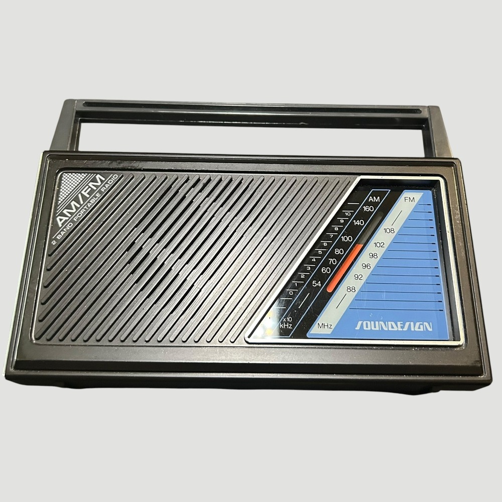 Soundesign 2206 AM/FM Portable Radio Black Vintage 2-Band AC/DC Battery Operated